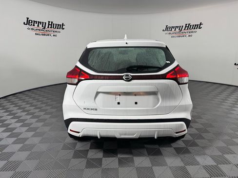 Used 2021 Nissan Kicks S image 9