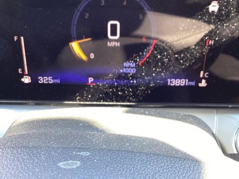 Used 2025 Chevrolet Trax LT w/ LT Convenience Package image 11