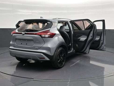 Used 2022 Nissan Kicks SR w/ Premium Package FWD image 38