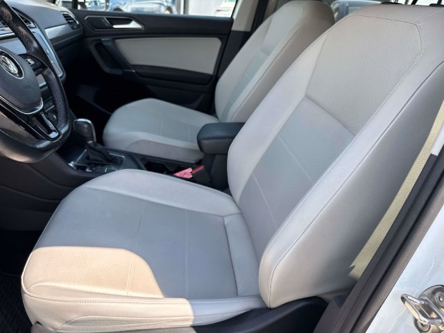 Used 2018 Volkswagen Tiguan SE FWD image 19