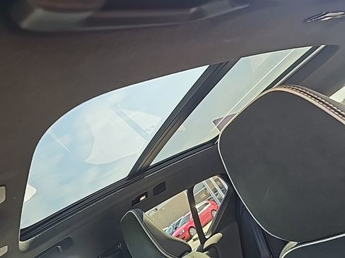 Used 2023 Volvo XC40 Recharge Plus w/ Protection Package Premier image 10