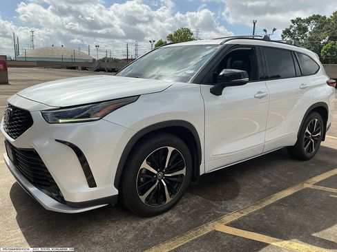 Used 2022 Toyota Highlander XSE FWD image 4