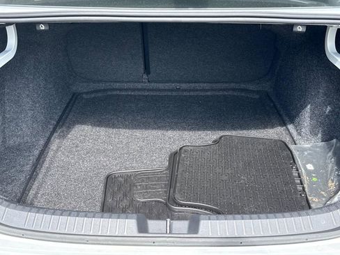 Certified 2025 Volkswagen Jetta SE w/ Sunroof Package FWD image 5