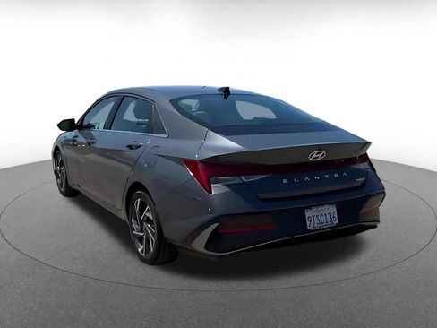Used 2025 Hyundai Elantra Limited FWD image 11