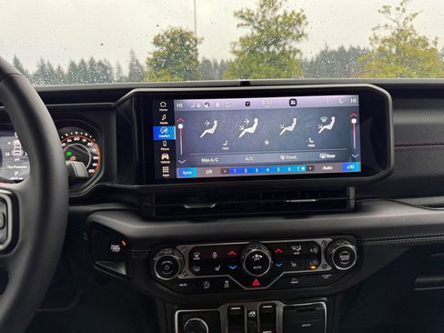 Used 2024 Jeep Wrangler Rubicon w/ Convenience Group image 16