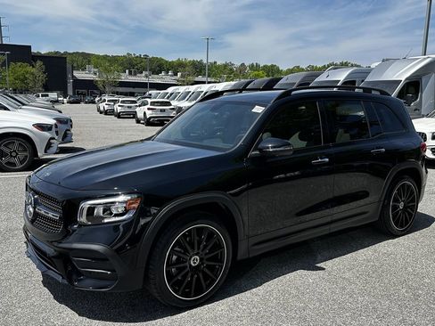 Certified 2023 Mercedes-Benz GLB 250 w/ AMG Line image 3