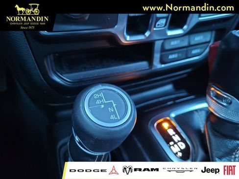 Used 2022 Jeep Wrangler Unlimited Sahara AWD/4WD image 13