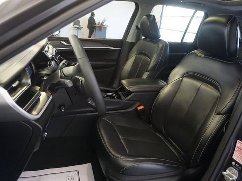 Used 2023 Jeep Grand Cherokee 4WD 4xe w/ Luxury Tech Group II image 22