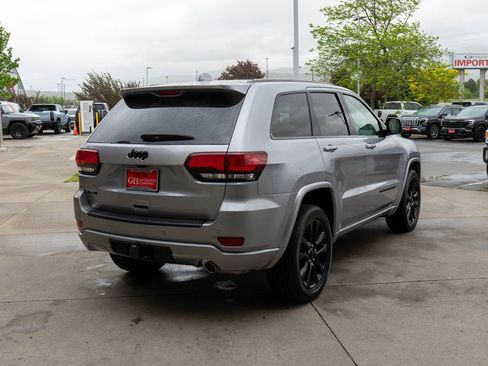 Used 2021 Jeep Grand Cherokee Laredo X AWD/4WD image 7