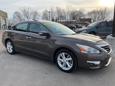 Used 2015 Nissan Altima 2.5 SV w/ Convenience Package image 10