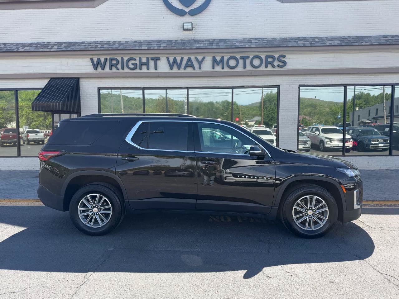 Used 2023 Chevrolet Traverse LT w/ LPO, Floor Liner Package AWD/4WD image 2