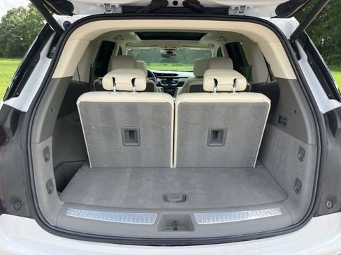 Certified 2024 Cadillac XT6 Premium Luxury w/ Technology Package FWD image 5