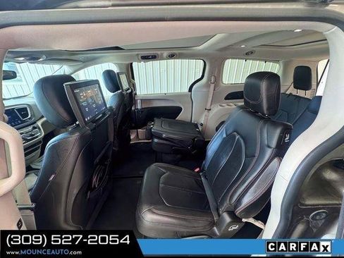 Used 2018 Chrysler Pacifica Touring-L Plus FWD image 11
