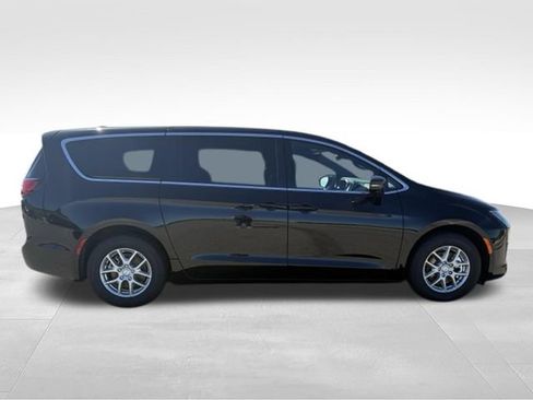 New 2027 Chrysler Pacifica Select FWD image 21