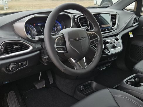 New 2026 Chrysler Pacifica Select image 20