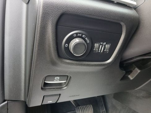 Certified 2023 Jeep Grand Cherokee Laredo X image 35