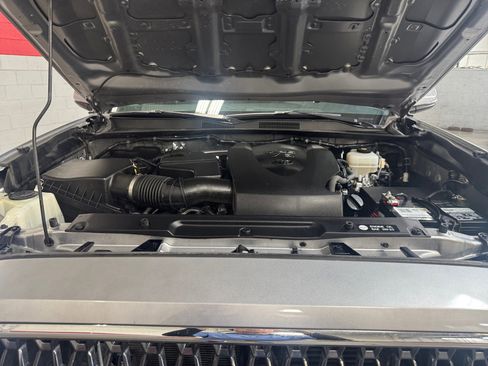 Used 2018 Toyota Tacoma TRD Off-Road image 21