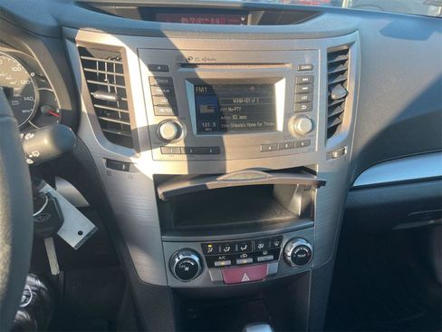 Used 2014 Subaru Outback 2.5i Premium AWD/4WD image 14