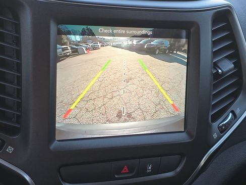 Used 2022 Jeep Cherokee Trailhawk w/ Trailer Tow Group image 9