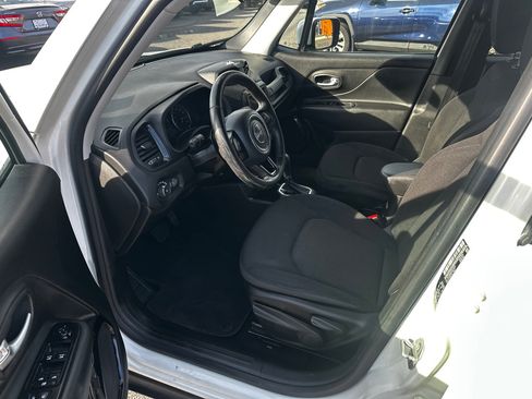 Used 2020 Jeep Renegade Altitude image 9