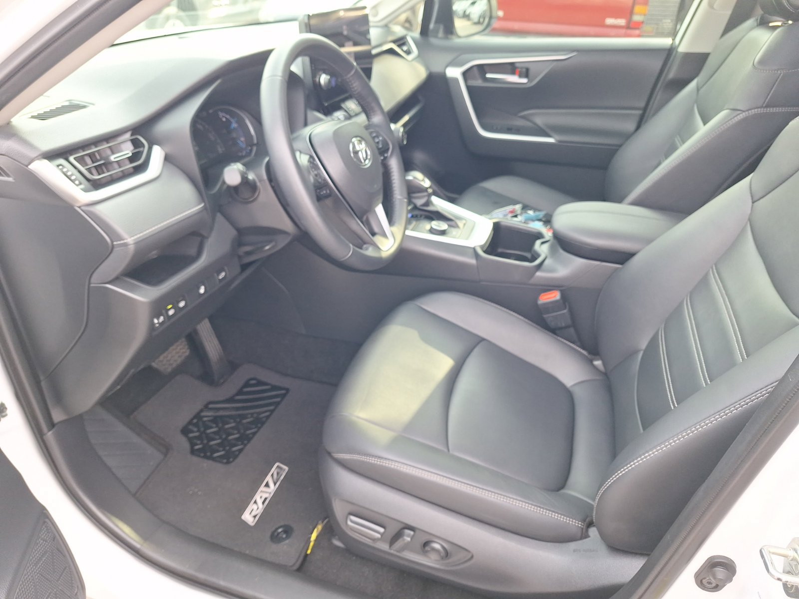 Used 2025 Toyota RAV4 XLE Premium w/ Weather Package AWD/4WD image 16