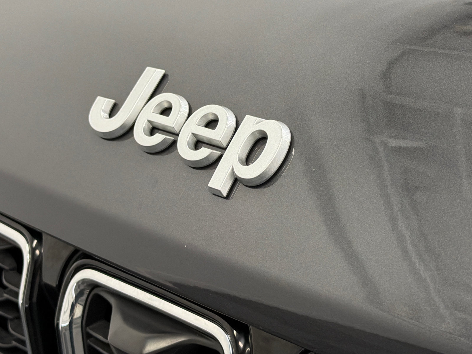 Used 2025 Jeep Grand Cherokee Limited w/ Luxury Tech Group II AWD/4WD image 13
