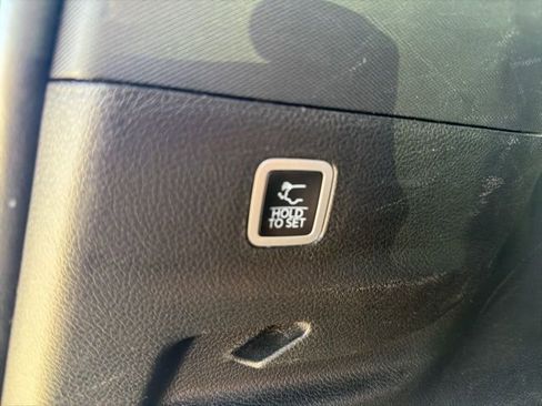 Used 2024 Jeep Wagoneer L Series III w/ Flexible Seating Group image 19