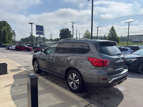 Used 2017 Nissan Pathfinder SV AWD/4WD image 5