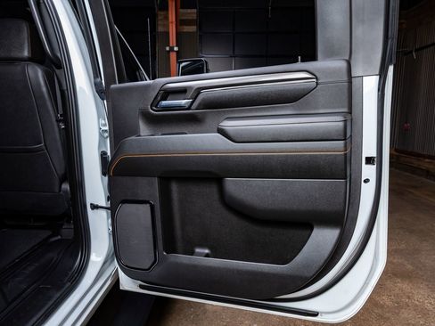 Used 2024 GMC Sierra 2500 AT4 image 38