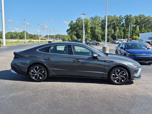 Used 2025 Hyundai Sonata SEL FWD image 2