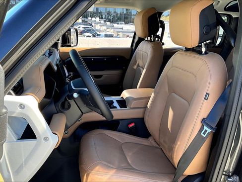 Used 2025 Land Rover Defender 110 S image 19