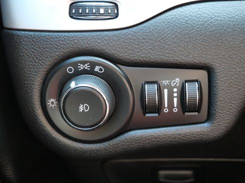 Used 2014 Jeep Cherokee Trailhawk w/ Leather Interior Group AWD/4WD image 27