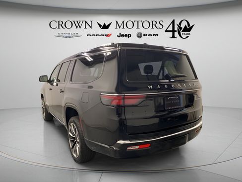 Certified 2024 Jeep Wagoneer L Series III w/ Premium Group I AWD/4WD image 4