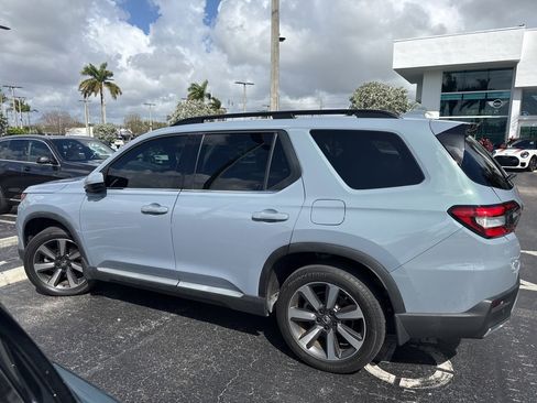 Used 2024 Honda Pilot Elite image 1
