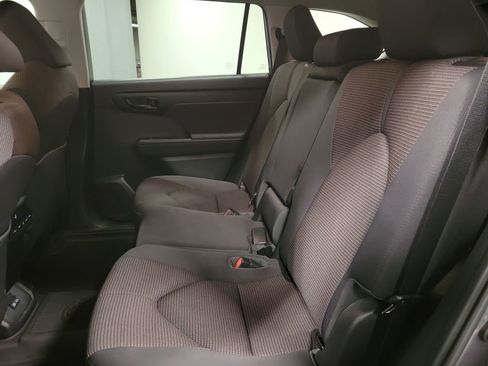Used 2023 Toyota Highlander L image 20