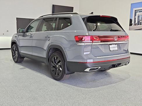New 2026 Volkswagen Atlas SE image 2