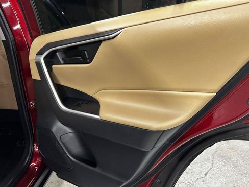 Used 2019 Toyota RAV4 LE FWD image 31