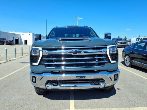 Used 2025 Chevrolet Silverado 2500 LTZ w/ LTZ Convenience Package AWD/4WD image 2