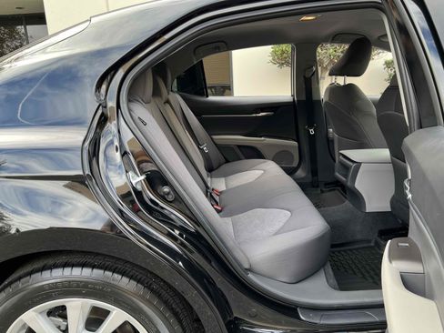 Used 2021 Toyota Camry LE image 32