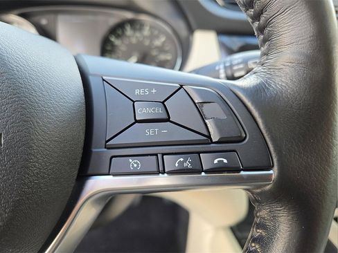 Used 2018 Nissan Rogue Sport SV w/ SV Technology Package image 23