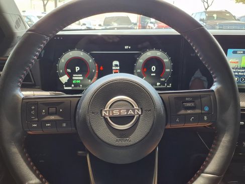 Used 2025 Nissan Kicks SR w/ SR Premium Package FWD image 24