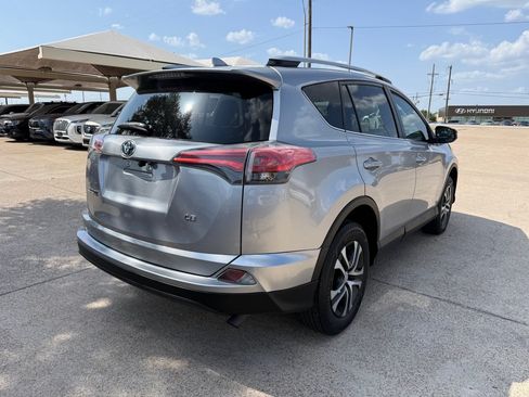 Used 2016 Toyota RAV4 LE FWD image 7