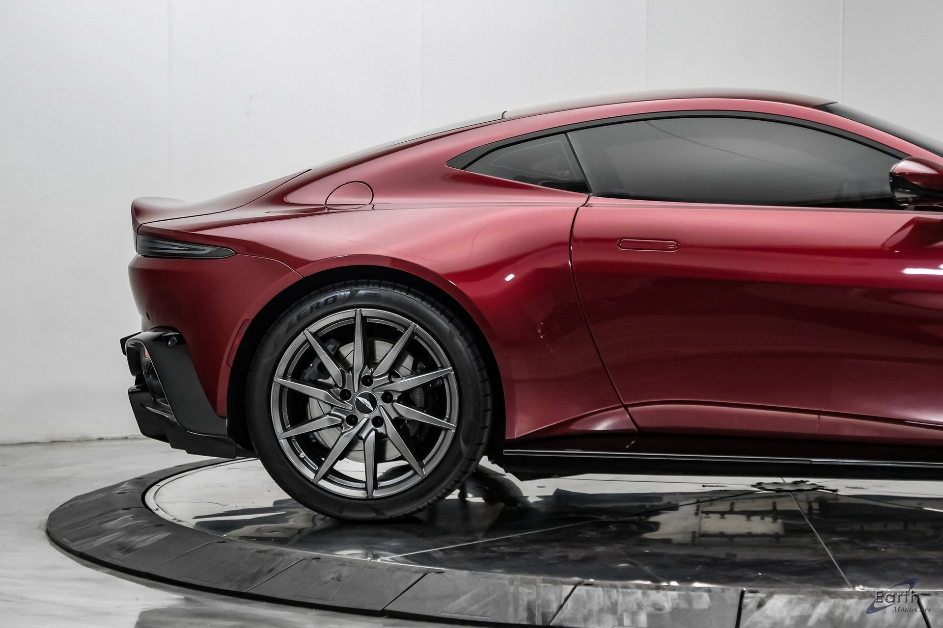 Used 2020 Aston Martin V8 Vantage Coupe RWD image 26