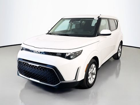 Used 2024 Kia Soul LX w/ Option Group 015 FWD image 4