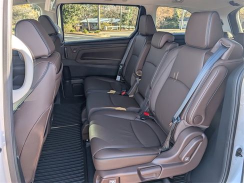 New 2026 Honda Odyssey Touring image 11