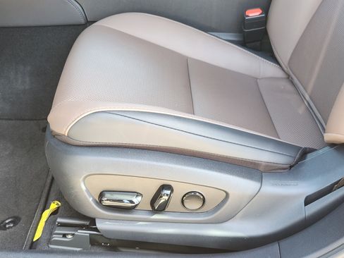 Used 2025 Lexus ES 300h w/ Premium Package image 29