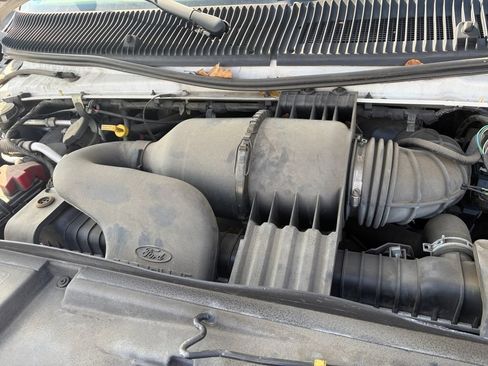 Used 2016 Ford E-350 and Econoline 350 Super Duty RWD image 17