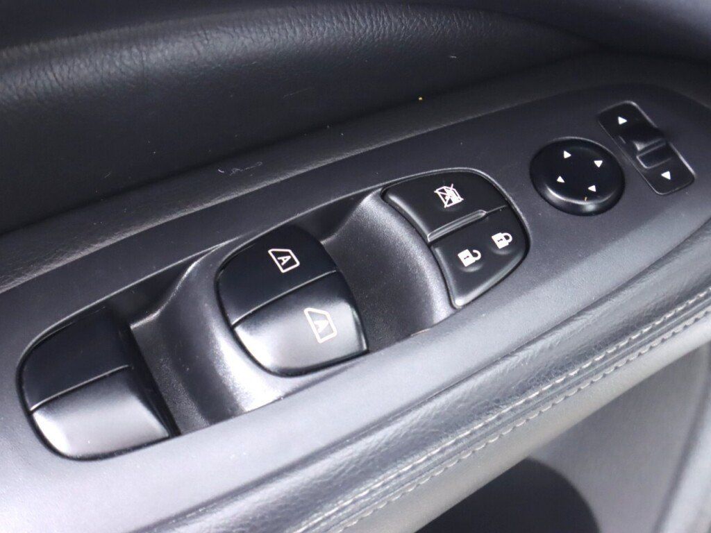 Used 2017 Nissan Pathfinder Platinum AWD/4WD image 33