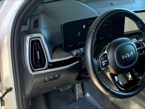 Used 2024 Kia Sorento SX Prestige image 15