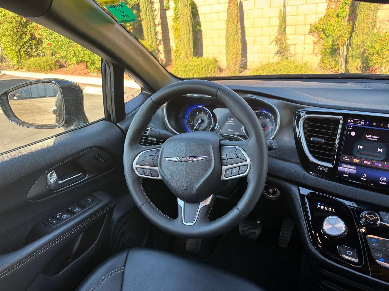 Used 2025 Chrysler Pacifica Select FWD image 36